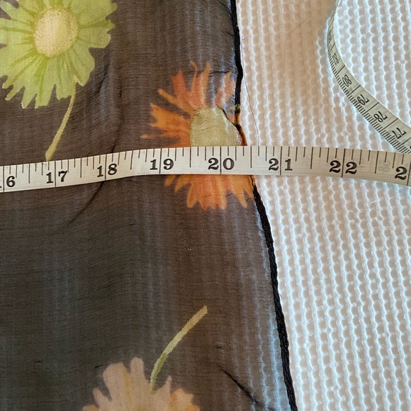 3 for 15$! Square vintage small black scarf with flowers. 1990s - Picture 3 of 4